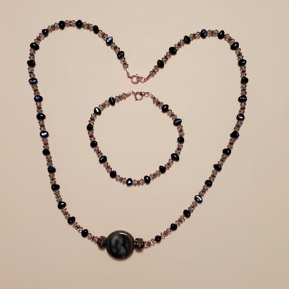 🎊HP🎊 Handcrafted Swarovski & Blue Pearl Necklace Set - Picture 8 of 10